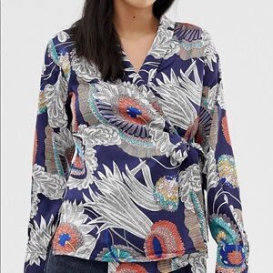 NWOT BRAVE SOUL wrap front blouse in navy floral